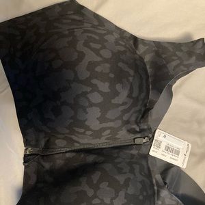 NWT Lululemon enlite sports bra size 38DD